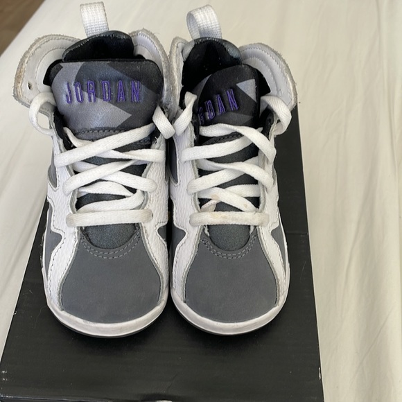 Toddler Retro Jordan size 7c in good condition. - Picture 2 of 7